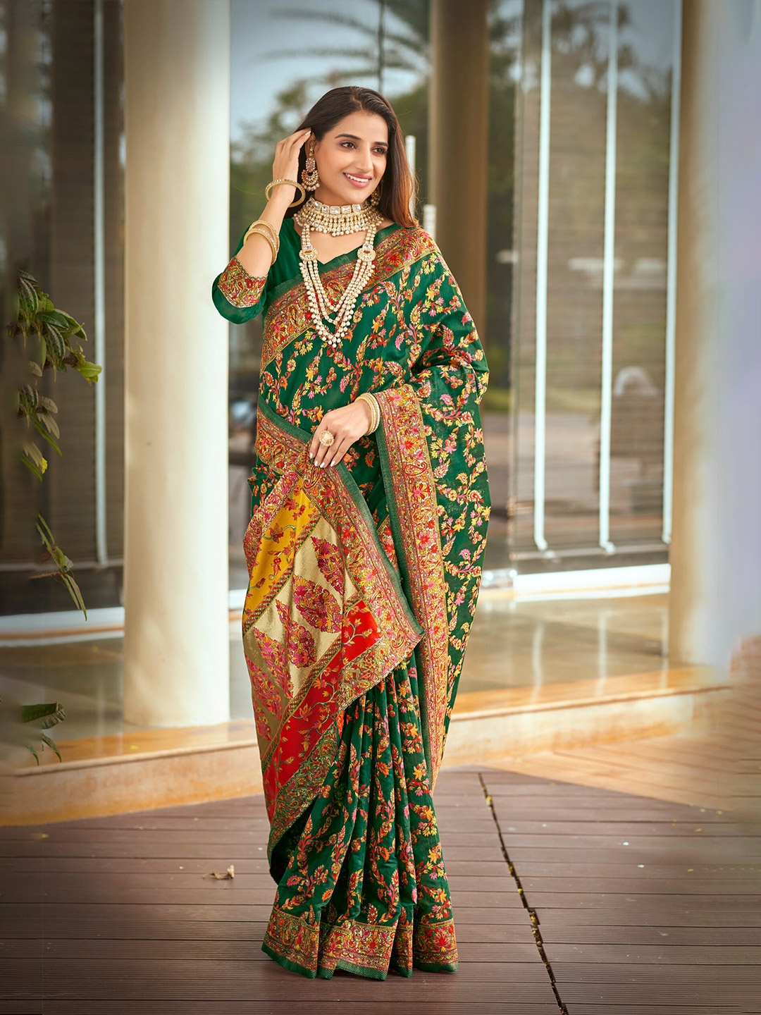 

SARIYA Woven Design Zari Pashmina Banarasi Saree, Green