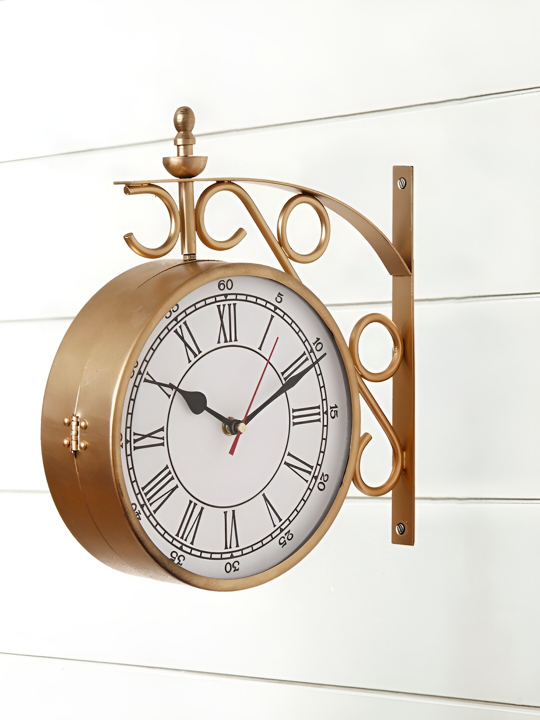 

Craft Smith Gold-Toned Traditional Wall Clock