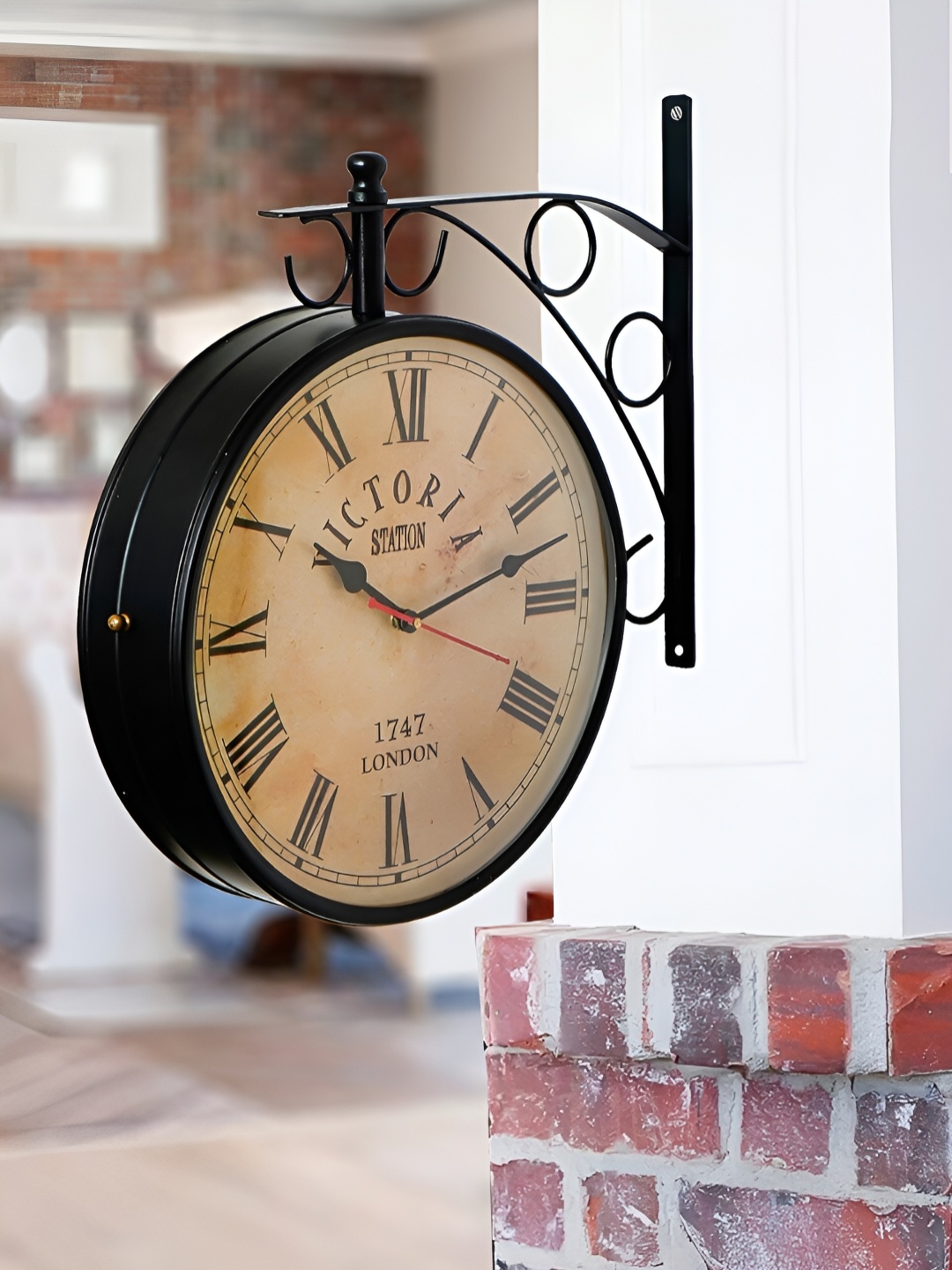 

Craft Smith Black & Beige Embellished Traditional Wall Clock