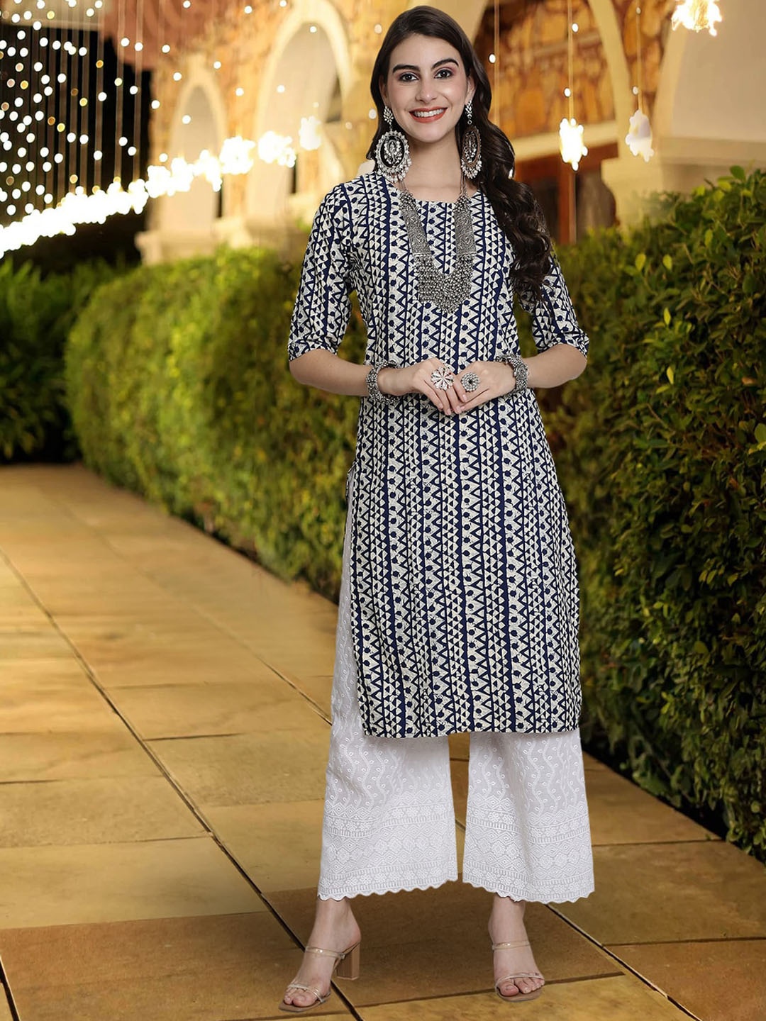 

7Threads Geometric Printed Straight Crepe Kurta, Navy blue