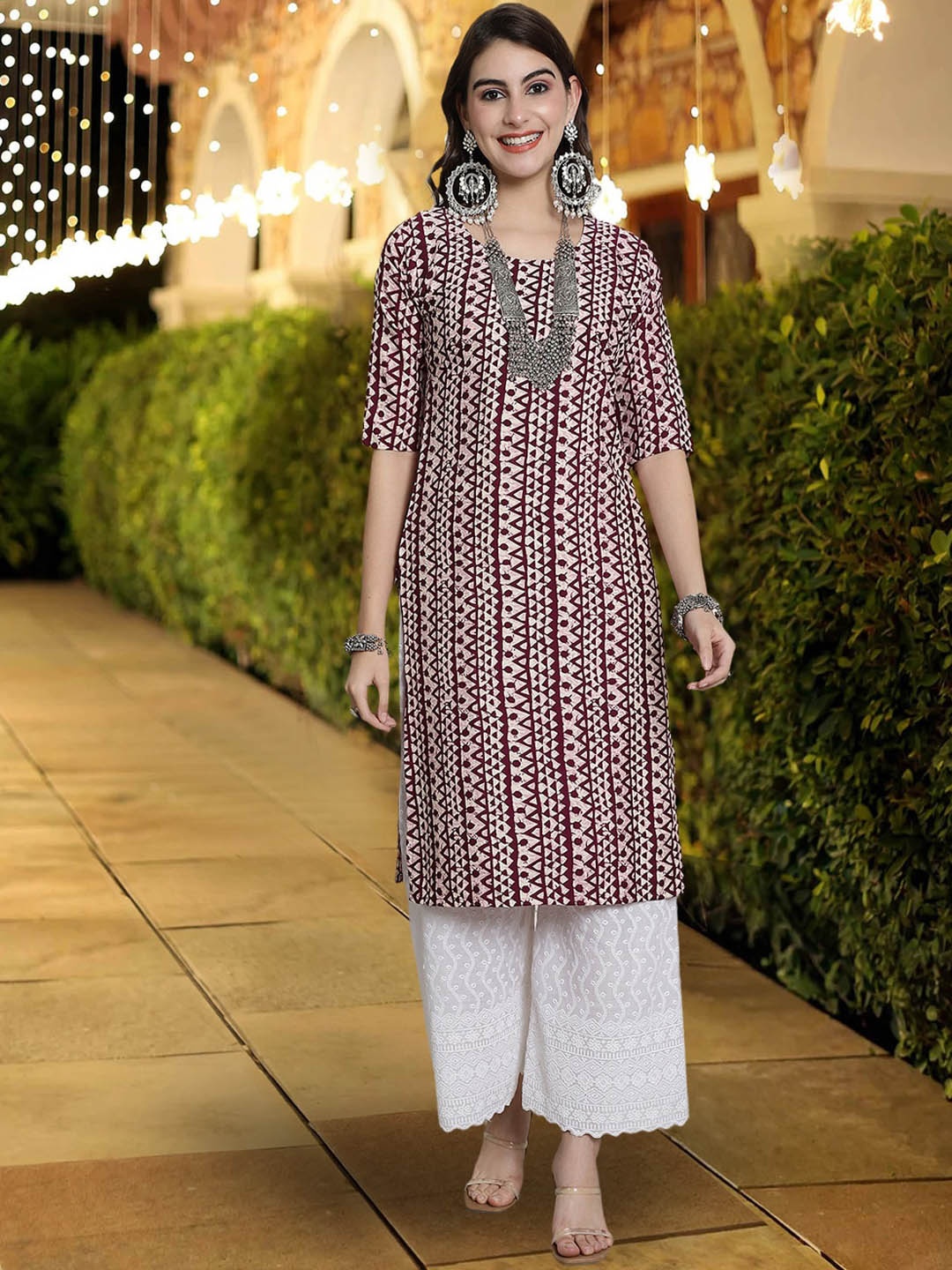 

7Threads Geometric Printed Round Neck Straight Kurta, Purple