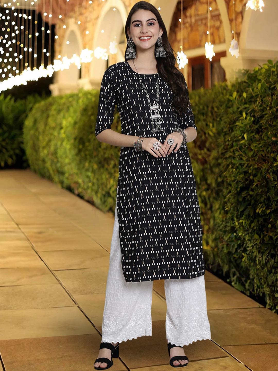 

7Threads Geometric Printed Round Neck Crepe Straight Kurta, Black