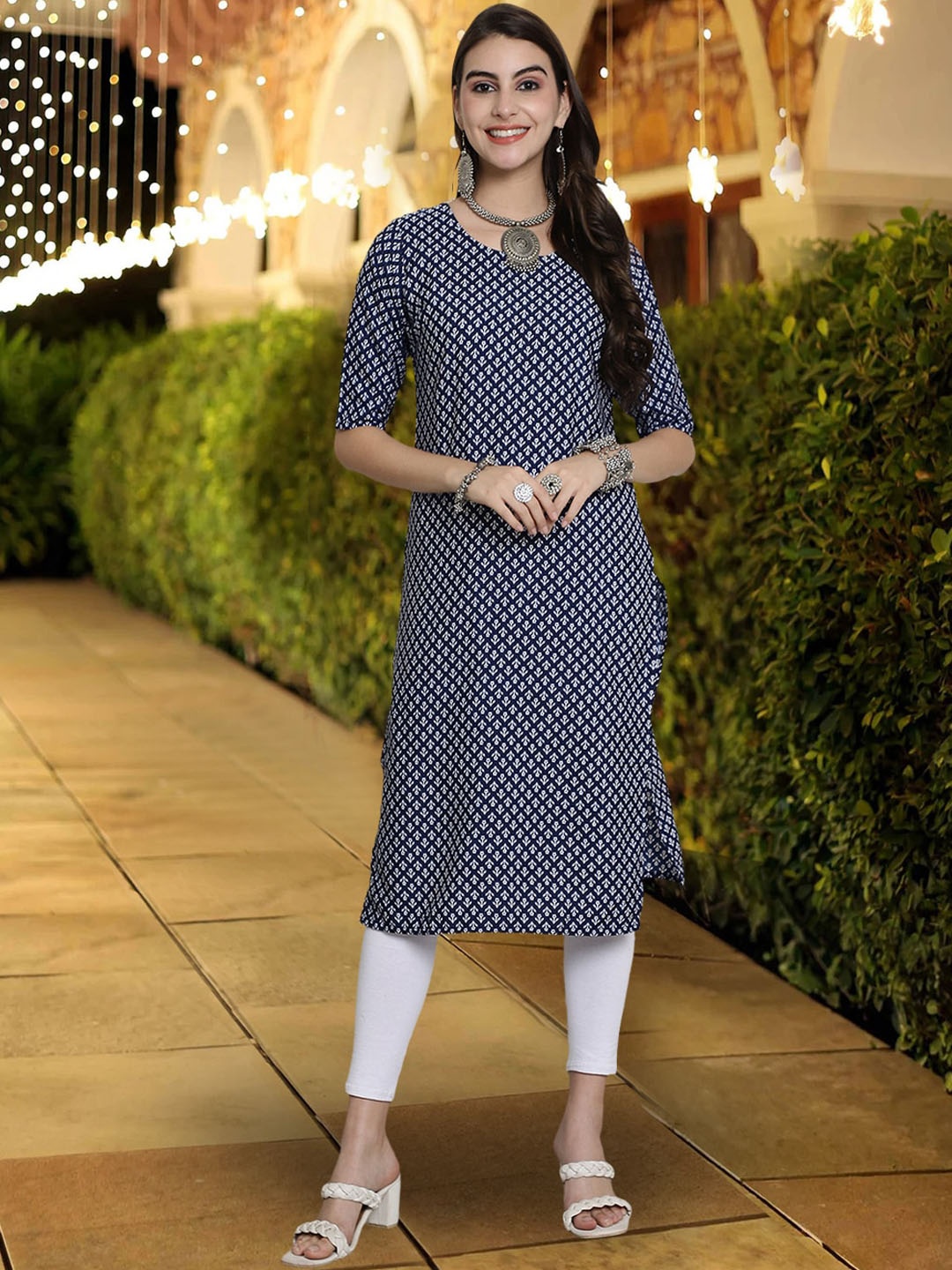 

7Threads Ethnic Motifs Printed Round Neck Crepe Straight Kurta, Navy blue