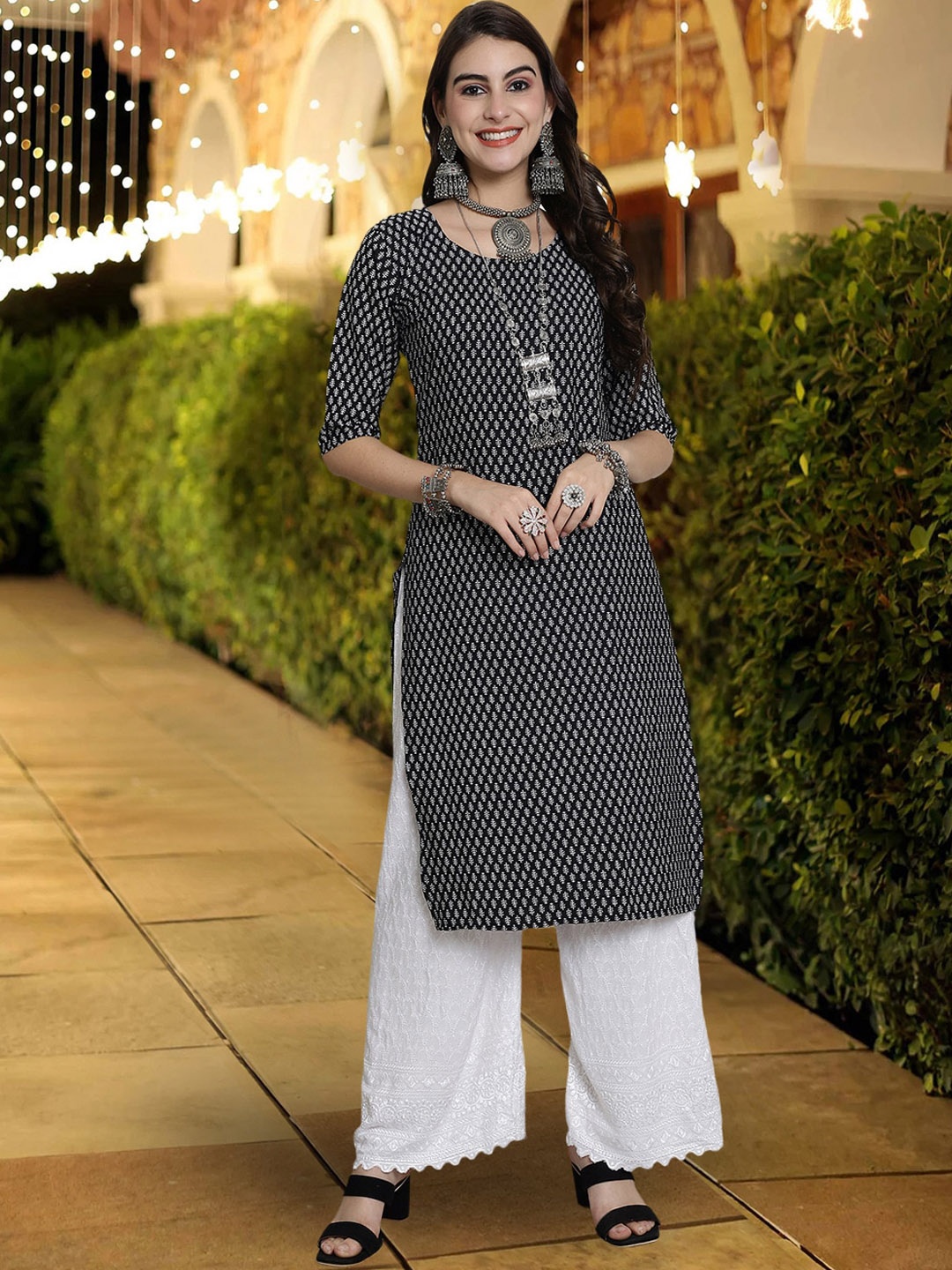 

7Threads Ethnic Motifs Printed Crepe Straight Kurta, Black