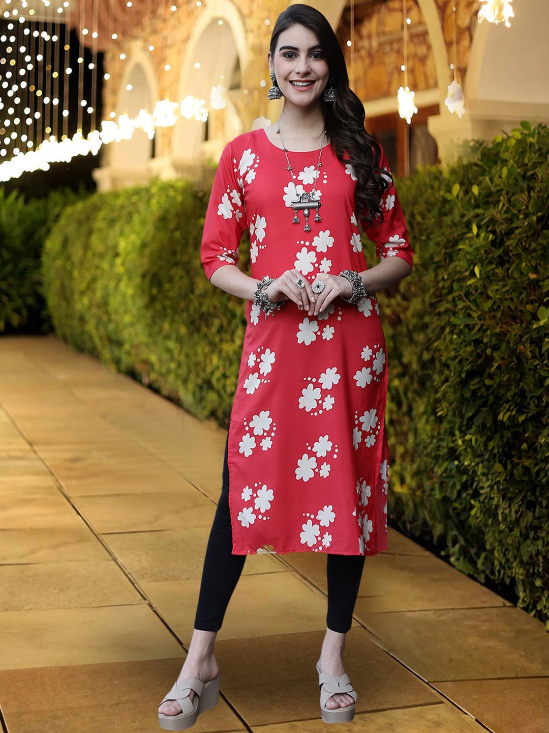 7Threads Floral Printed Round Neck Straight Kurta, Red