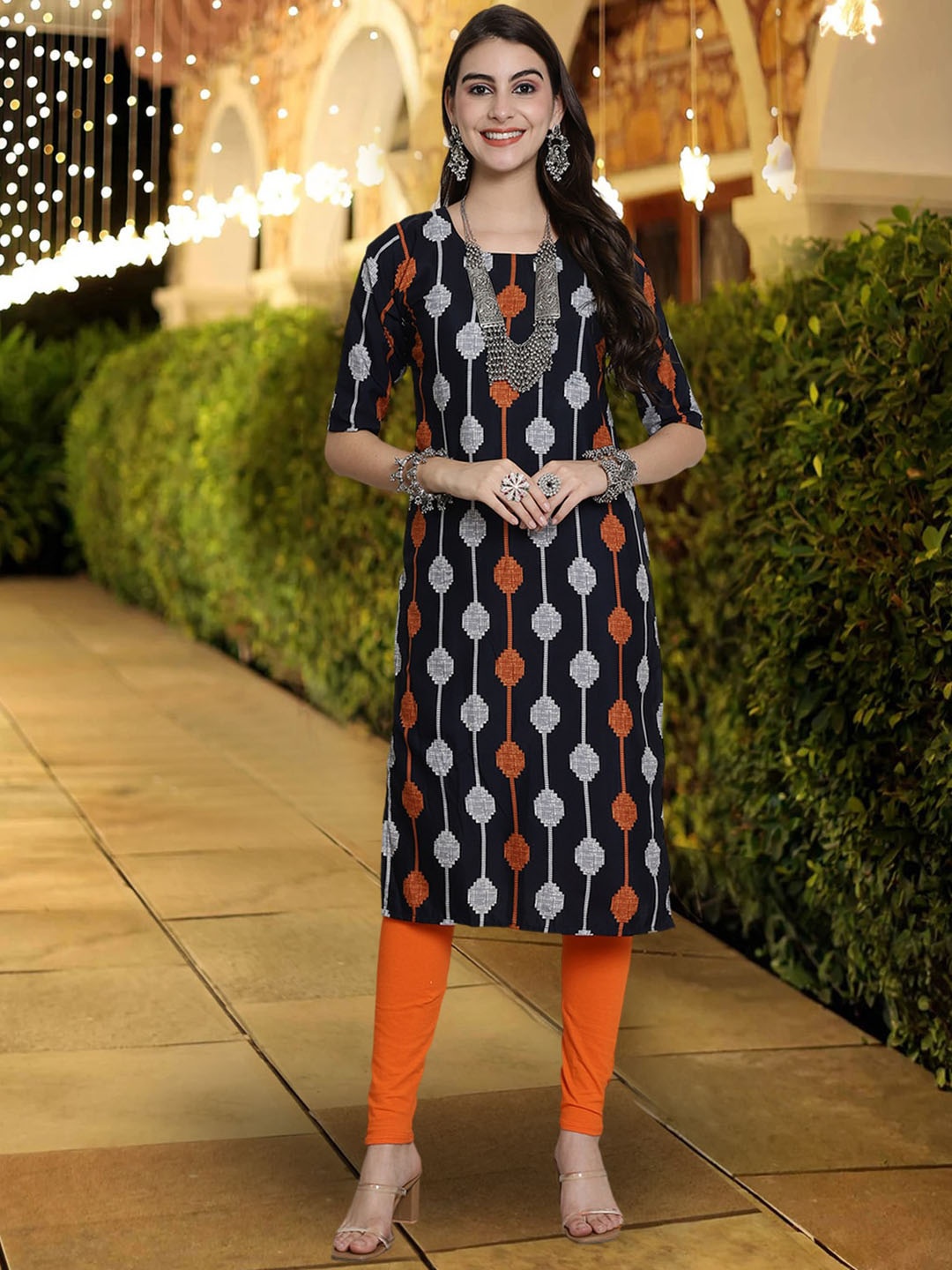 

7Threads Geometric Printed Round Neck Crepe Straight Kurta, Black