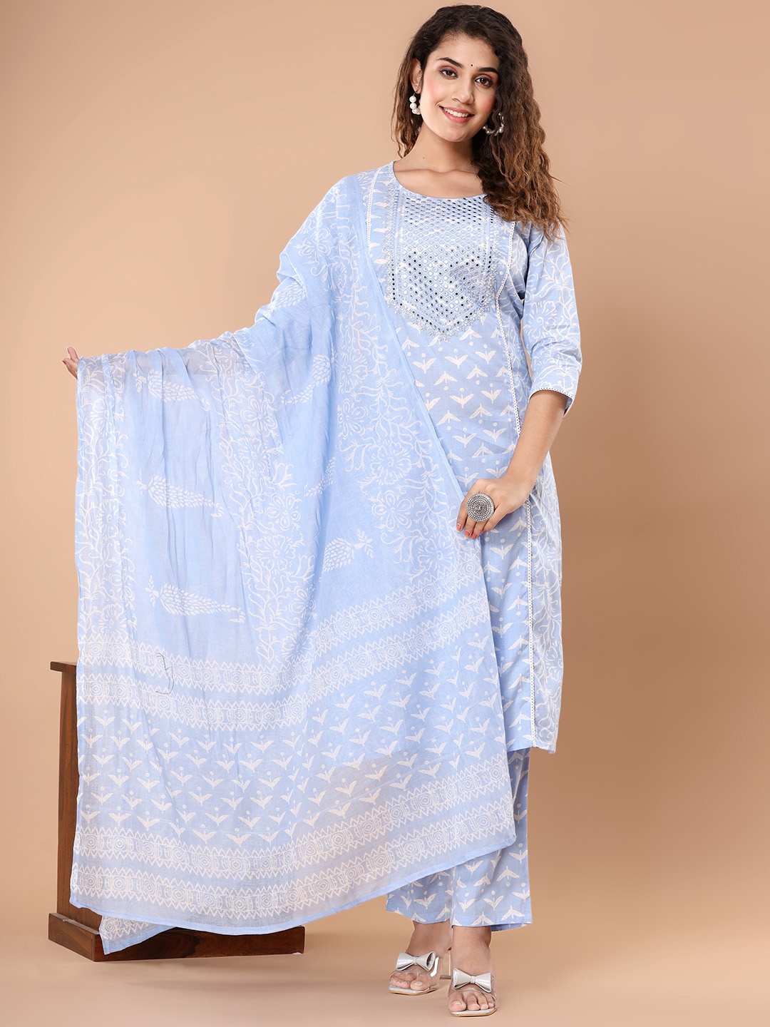 

Oash Women Floral Embroidered Regular Pure Cotton Kurta with Trousers & With Dupatta, Blue