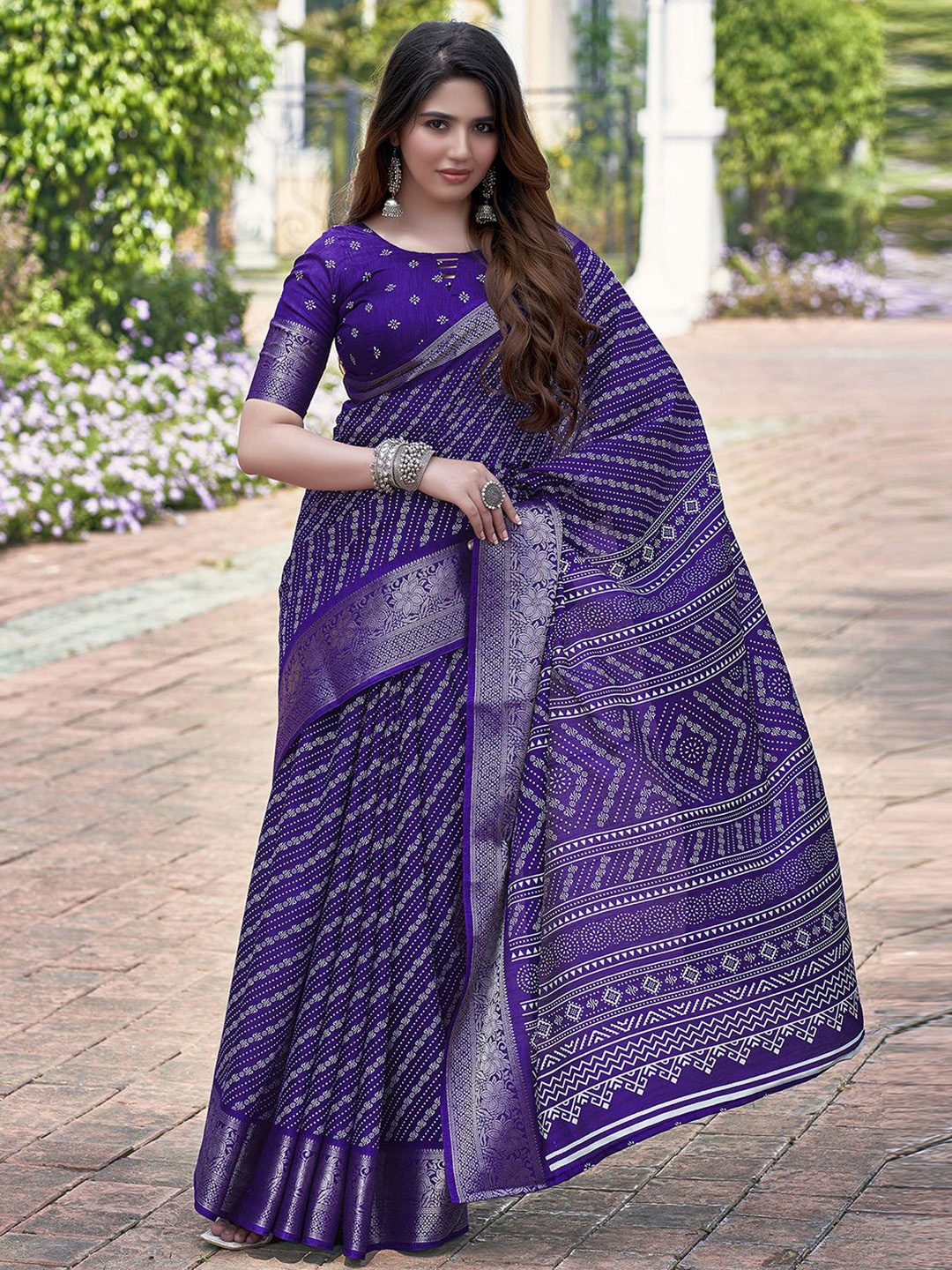

Mitera Floral Printed Zari Banarasi Saree, Violet