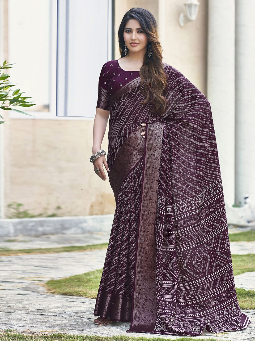 

Mitera Leheriya Zari Art Silk Banarasi Saree, Purple
