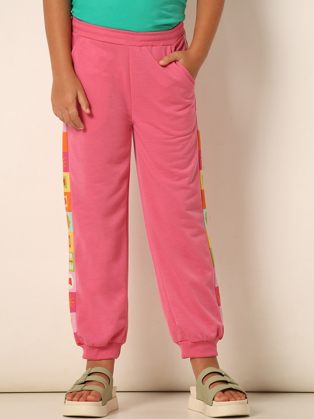 

Vero Moda Girls Typography Printed Pure Cotton Relaxed-Fit Joggers, Pink