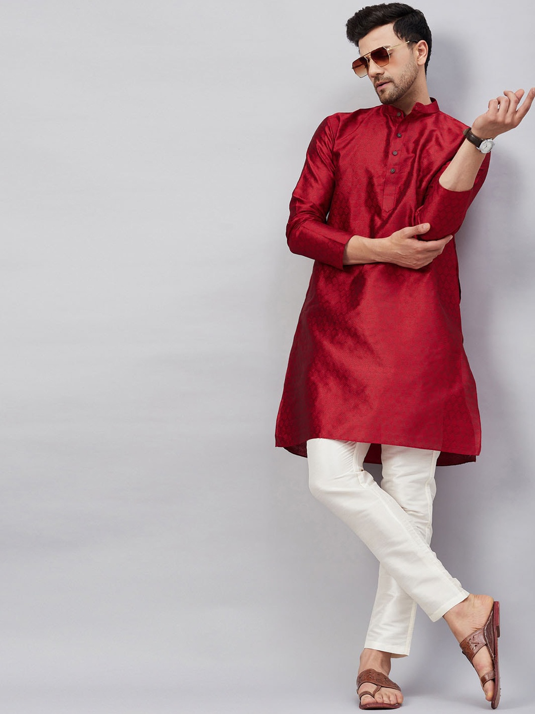 

VASTRAMAY Men Ethnic Motifs Regular Kurta with Trousers, Maroon