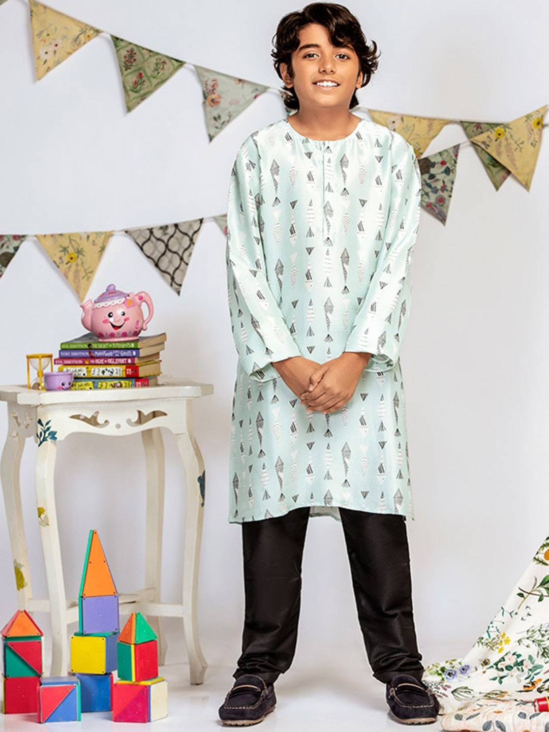 

PS KIDS BY PAYAL SINGHAL Boys Printed Regular Pure Silk Kurta with Churidar, Blue