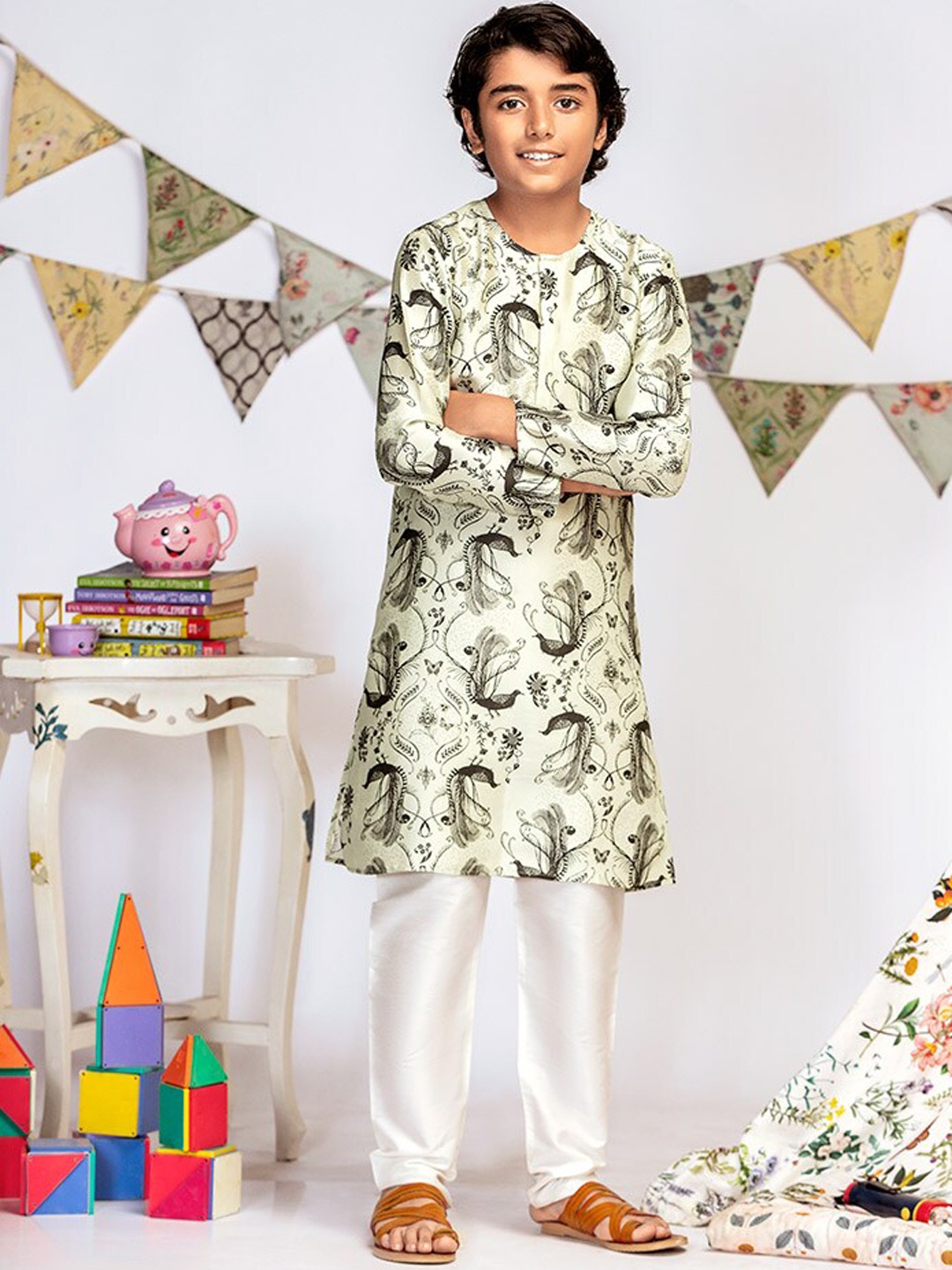 

PS KIDS BY PAYAL SINGHAL Boys Ethnic Motifs Printed Regular Pure Silk Kurta with Churidar, Cream