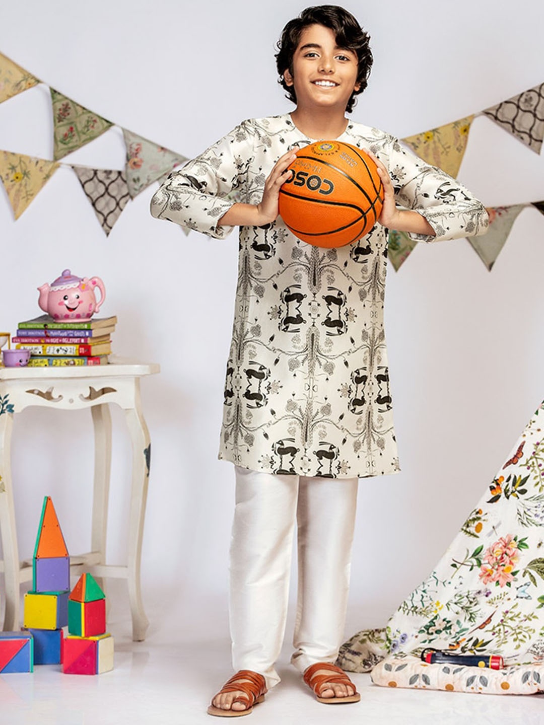 

PS KIDS BY PAYAL SINGHAL Boys Ethnic Motifs Printed Regular Pure Silk Kurta with Churidar, Off white