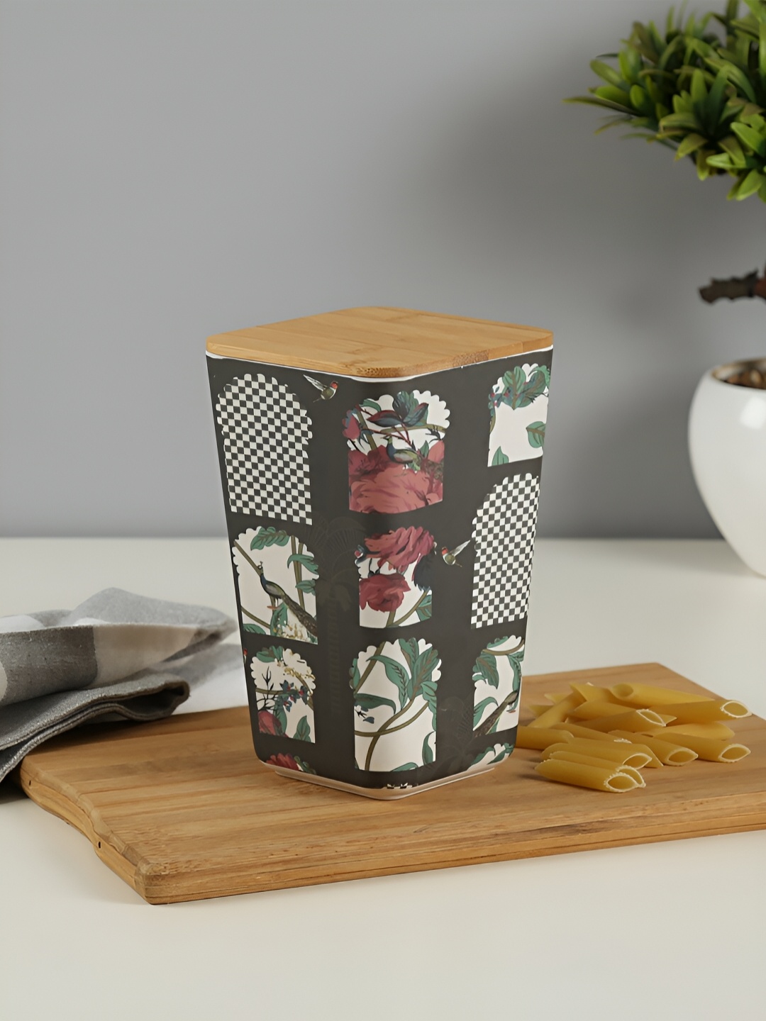

India Circus by Krsnaa Mehta Black & White Bamboo Food Container