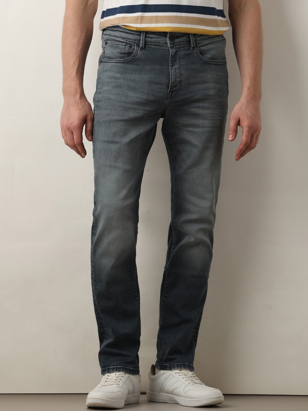 

SELECTED Men Straight Fit Clean Look Light Fade Whiskers Stretchable Jeans, Blue