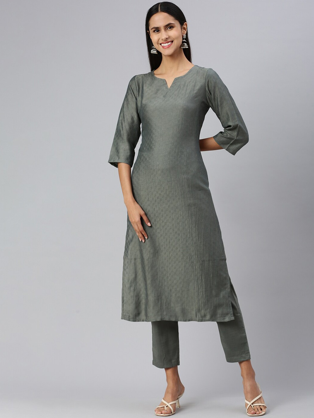 

HRITIKA Women Regular Kurta with Trousers, Green