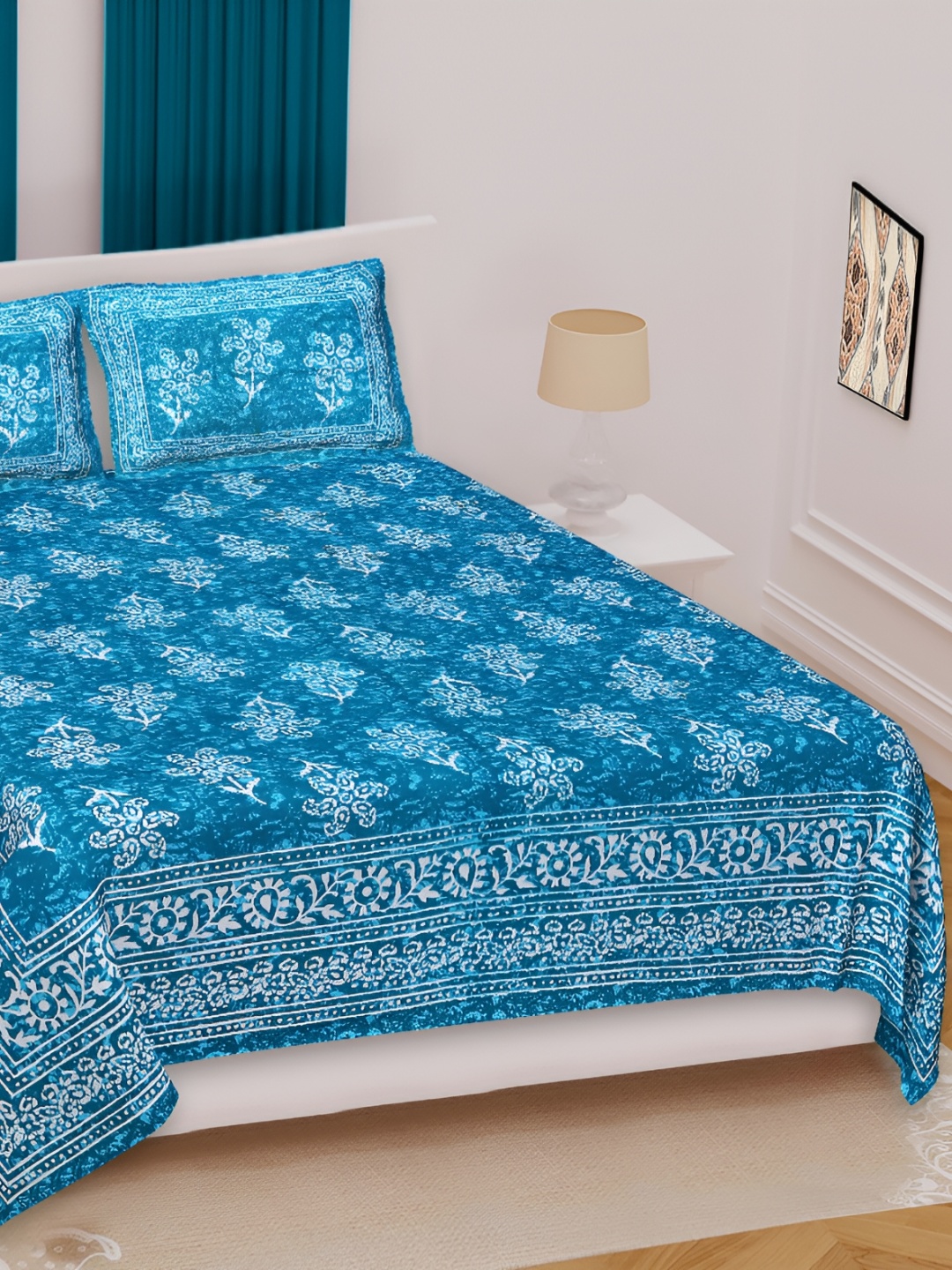 

Sohibe Printed Blue & White Printed Cotton Bedcover With 2 Pillow Set