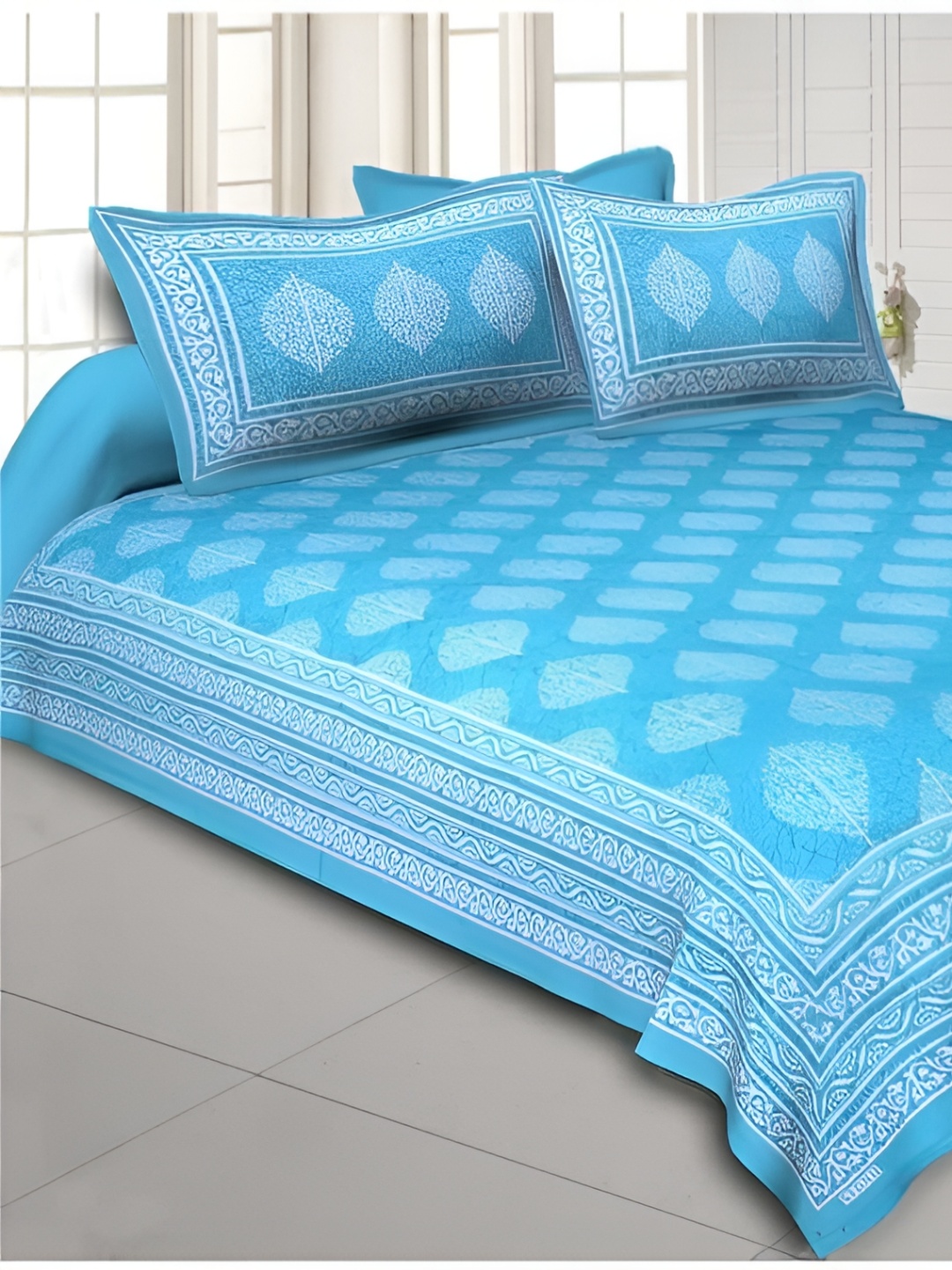 

Sohibe Printed Blue & White Printed Cotton Bedcover With 2 Pillow Set