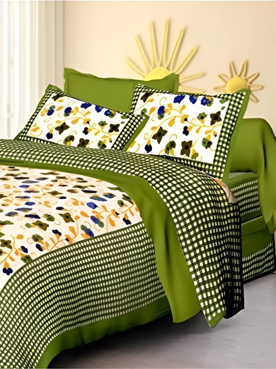 

Sohibe Green & White Printed Cotton Bedcover With 2 Pillow Set