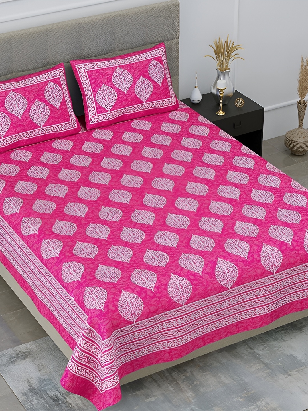 

Sohibe Pink & Grey Printed Pure Cotton Bedcover With 2 Pillow Set