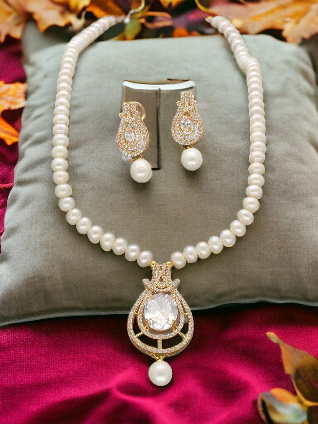 

Sri Jagdamba Pearls Dealer Gold-Plated Stone Studded & Pearls Beaded Jewellery Set