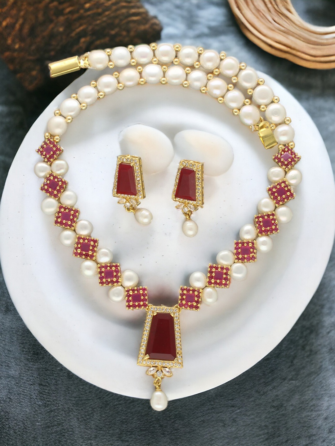 

Sri Jagdamba Pearls Dealer Gold-Plated Stone Studded & Pearls Beaded Jewellery Set