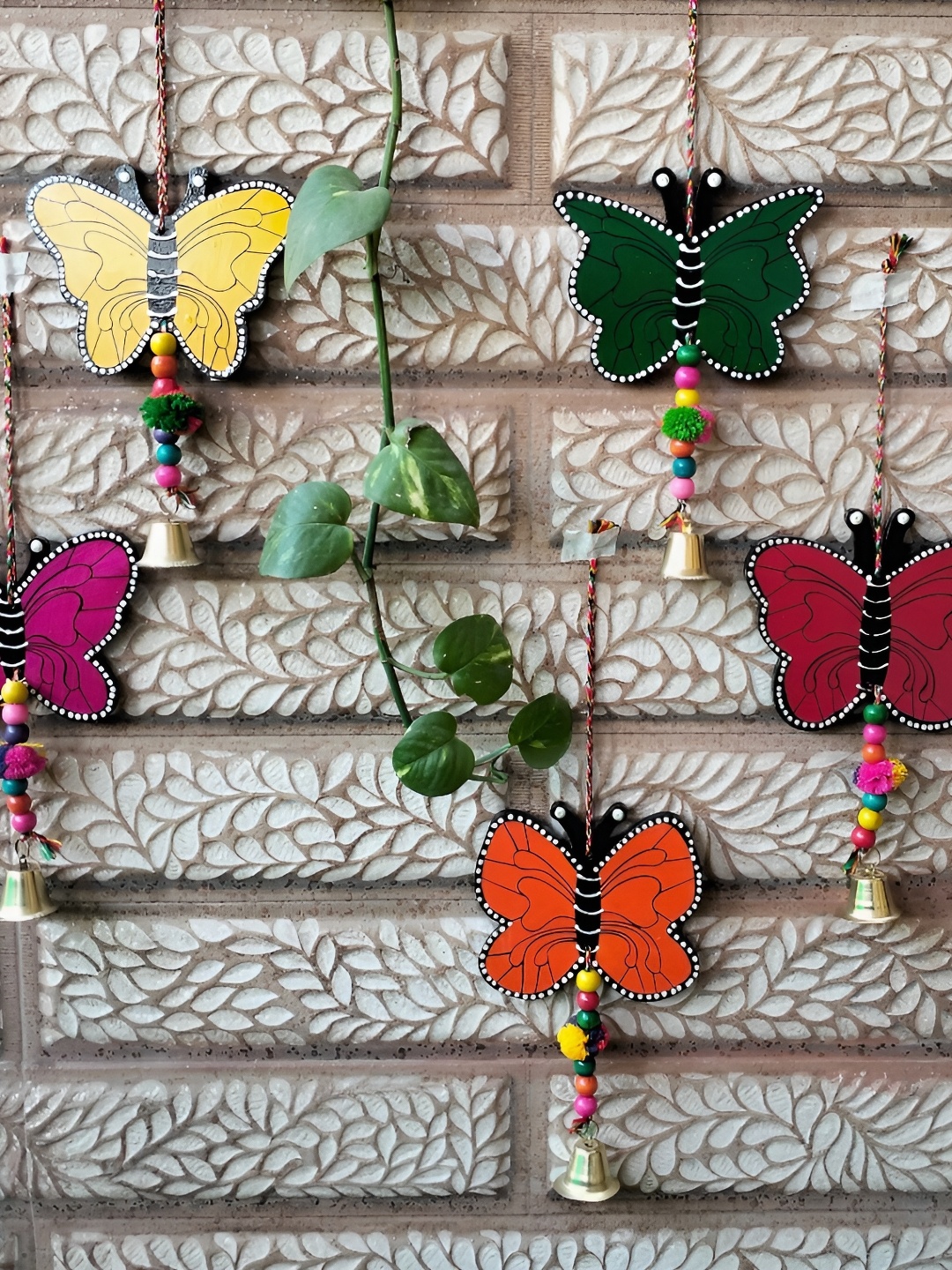 

Sohibe 5Pcs Red & Green Printed Wall Hanging