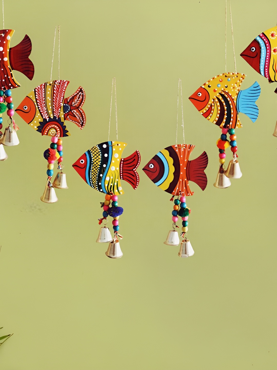 

Sohibe 5Pcs Yellow & Red Printed Fish Bell Wall Hanging