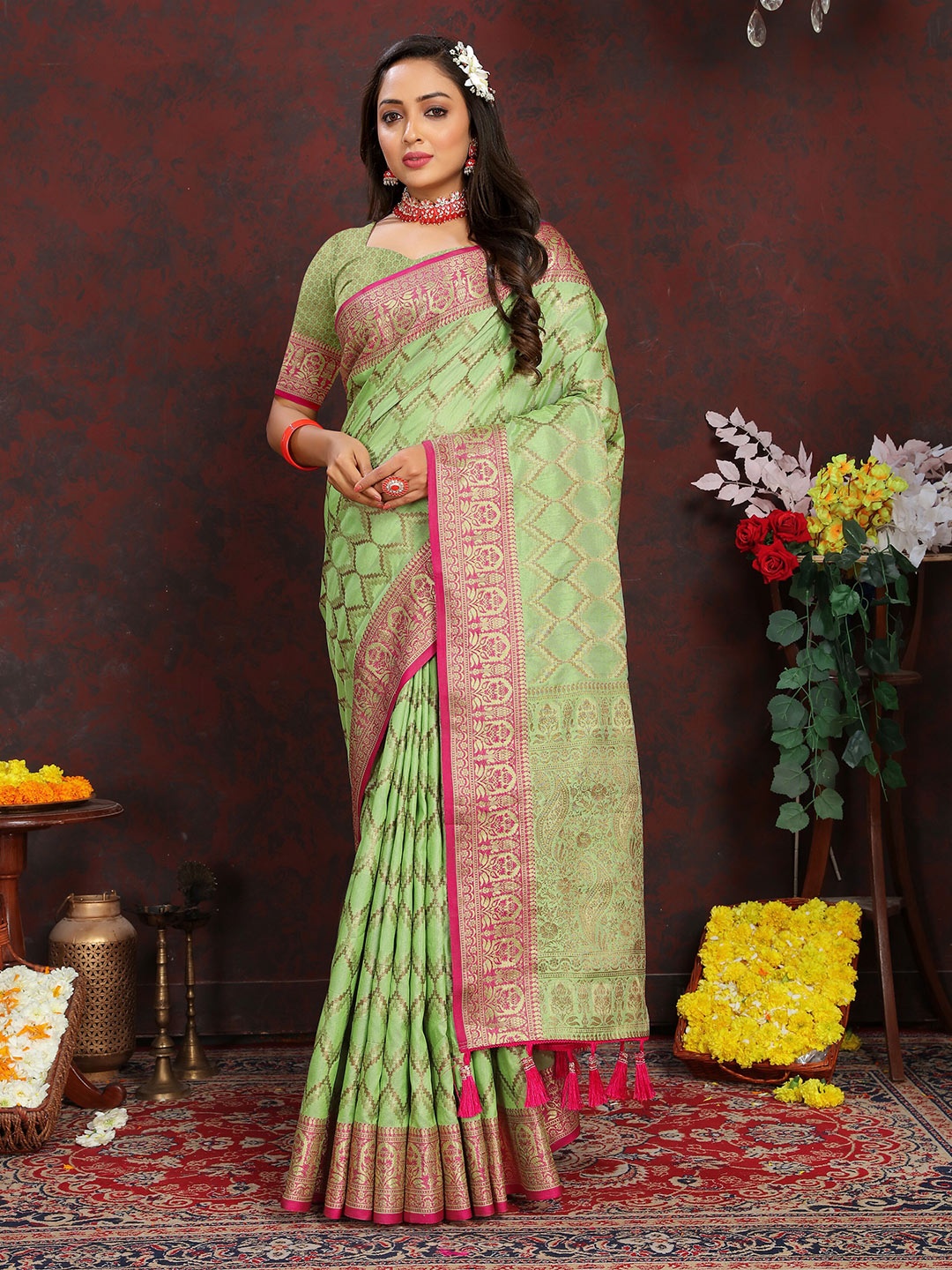

YAVIRA SILK Woven Design Zari Silk Cotton Banarasi Saree, Lime green