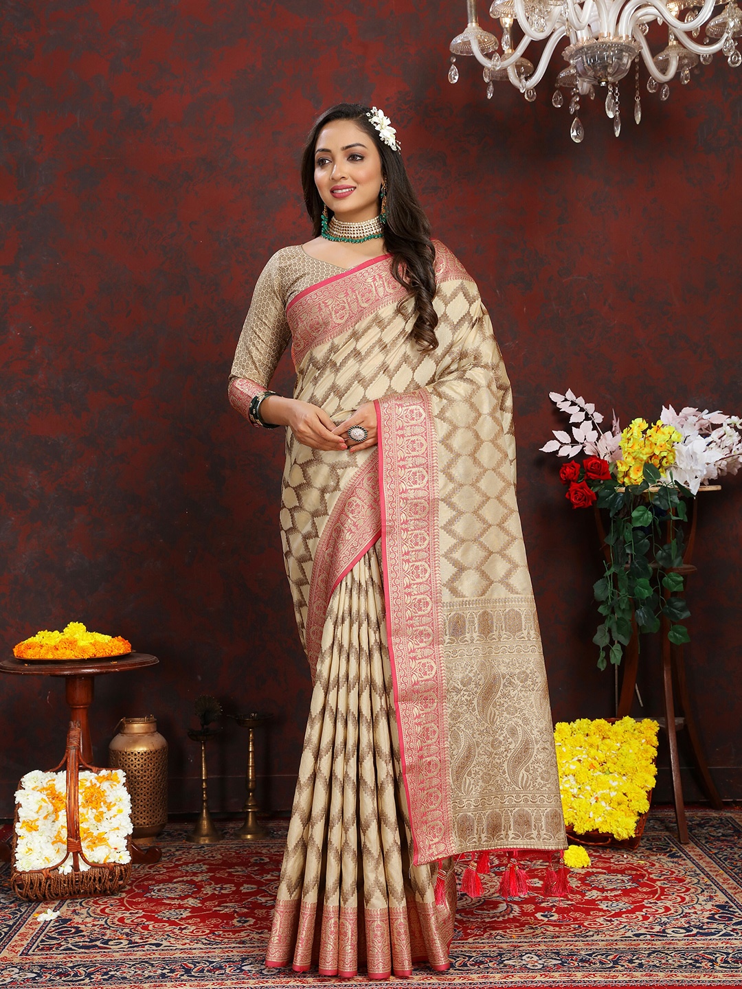 

YAVIRA SILK Woven Design Zari Silk Cotton Banarasi Saree, Cream