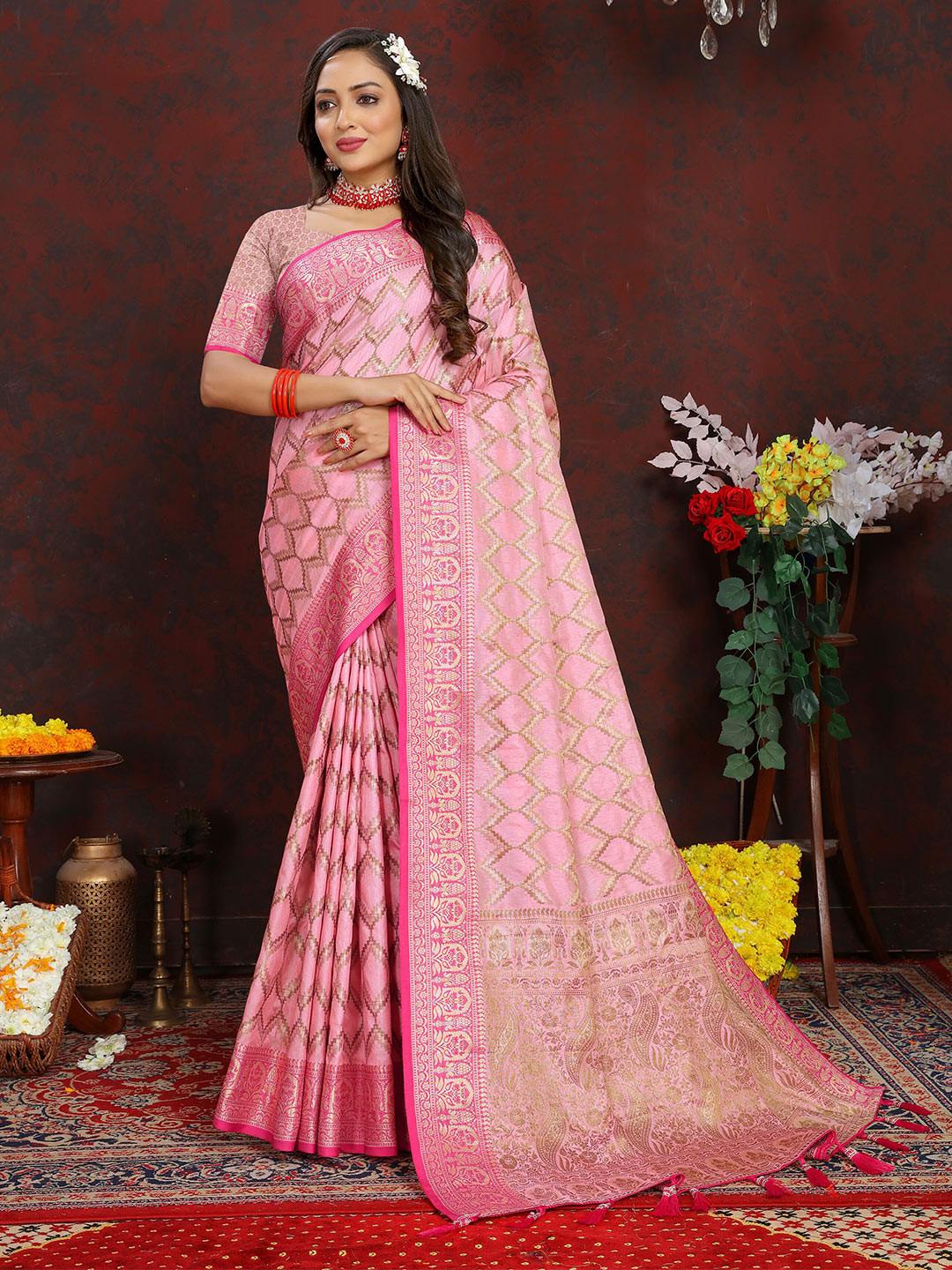 

YAVIRA SILK Woven Design Zari Silk Cotton Banarasi Saree, Pink
