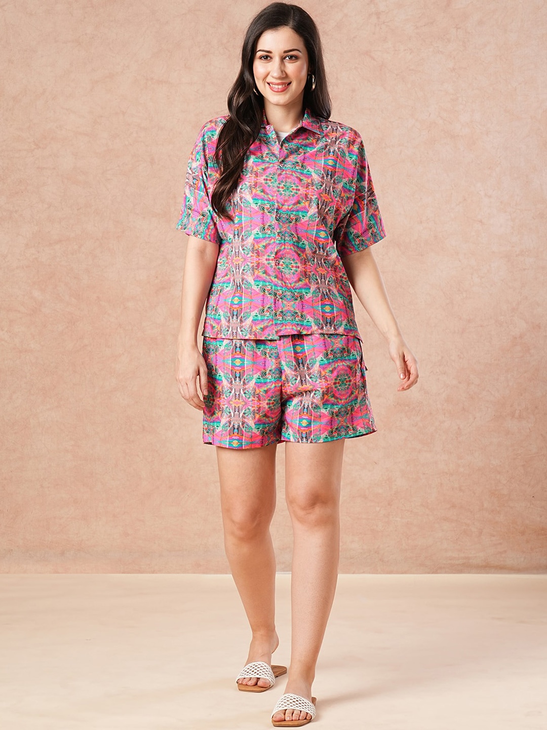 

ANWAIND Printed Collar Neck Shirt & Mid-Rise Short Co-Ords, Pink