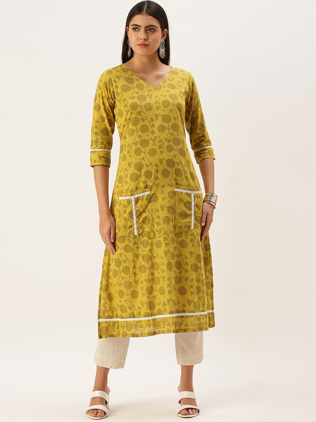 

Shaily Green Abstract Printed V-Neck Gotta Patti Straight Kurta