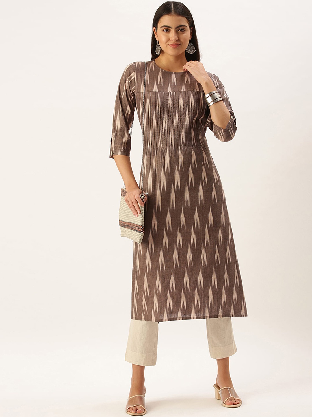 

Shaily Grey Abstract Printed Keyhole Neck Straight Kurta