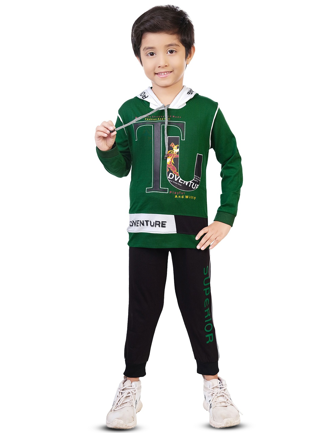 

BAESD Boys Printed T-shirt with Trousers, Green