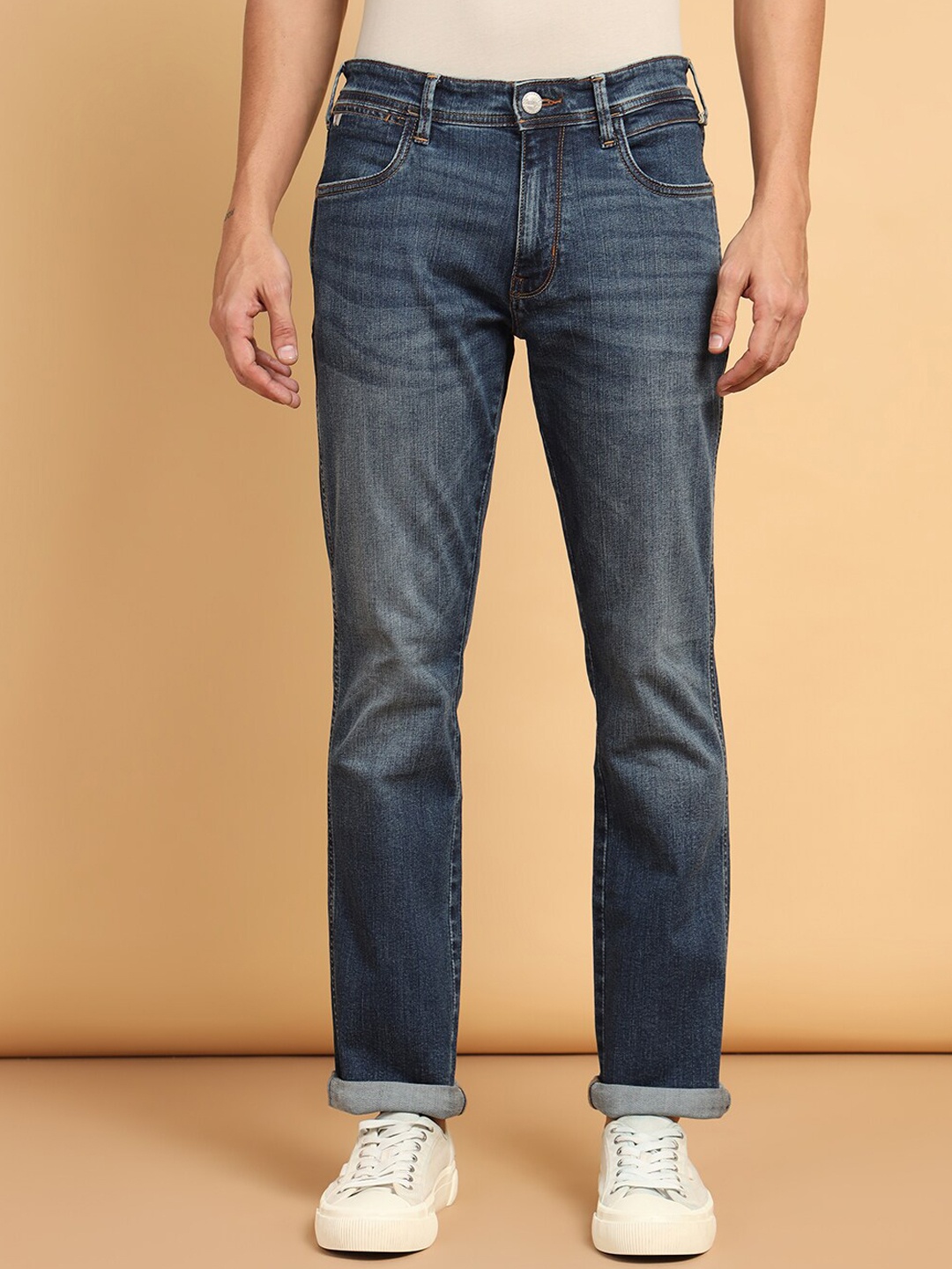 

Wrangler Men Millard Straight Fit Clean Look Heavy Fade Stretchable Jeans, Blue
