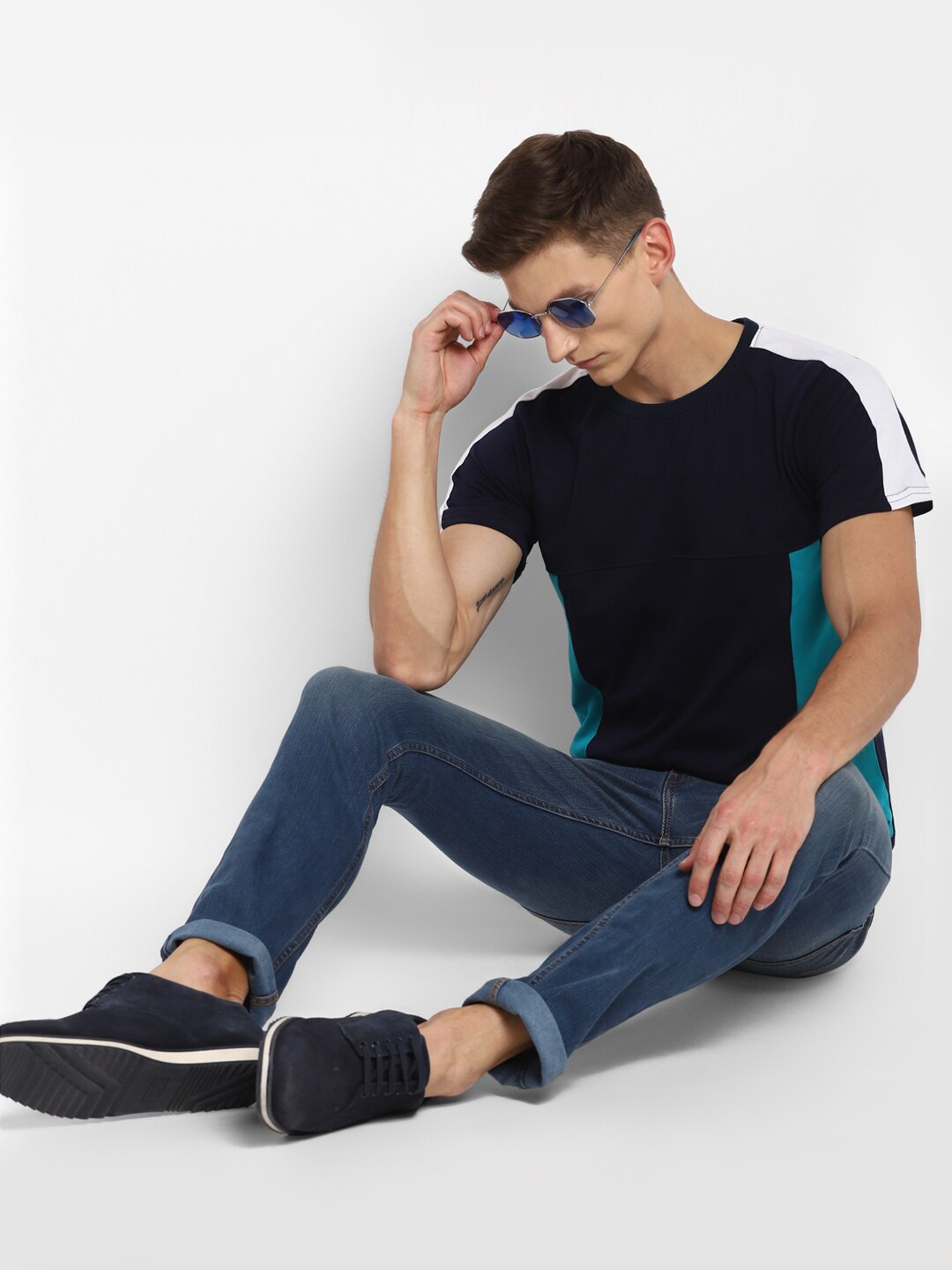 

Bukkl Slim Fit Colourblocked Round Neck Cotton T-shirt, Navy blue