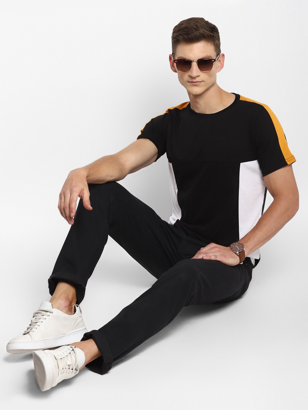 

Bukkl Colourblocked Round Neck Cotton Slim Fit T-shirt, Black