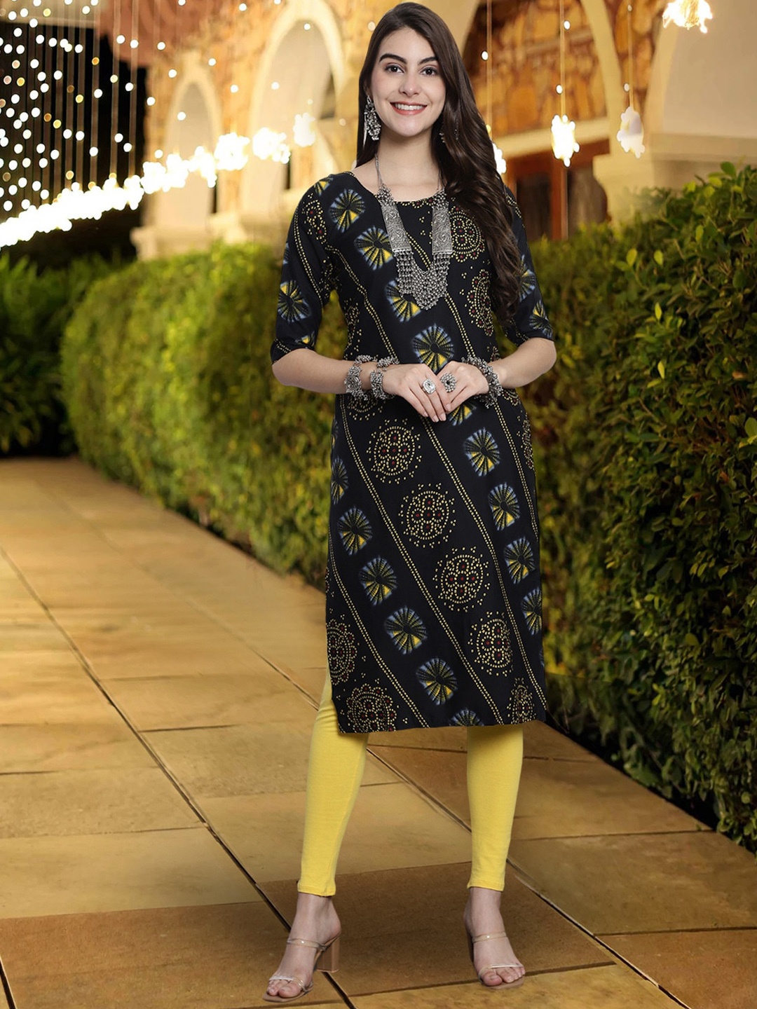 

7Threads Ethnic Motifs Printed Crepe Straight Kurta, Black