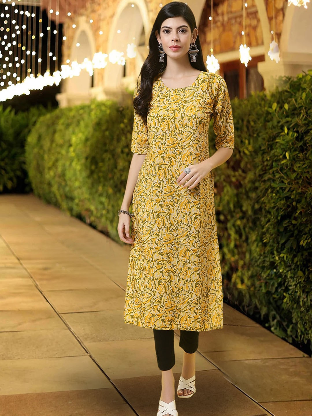 

7Threads Floral Printed Round Neck Straight Kurta, Yellow