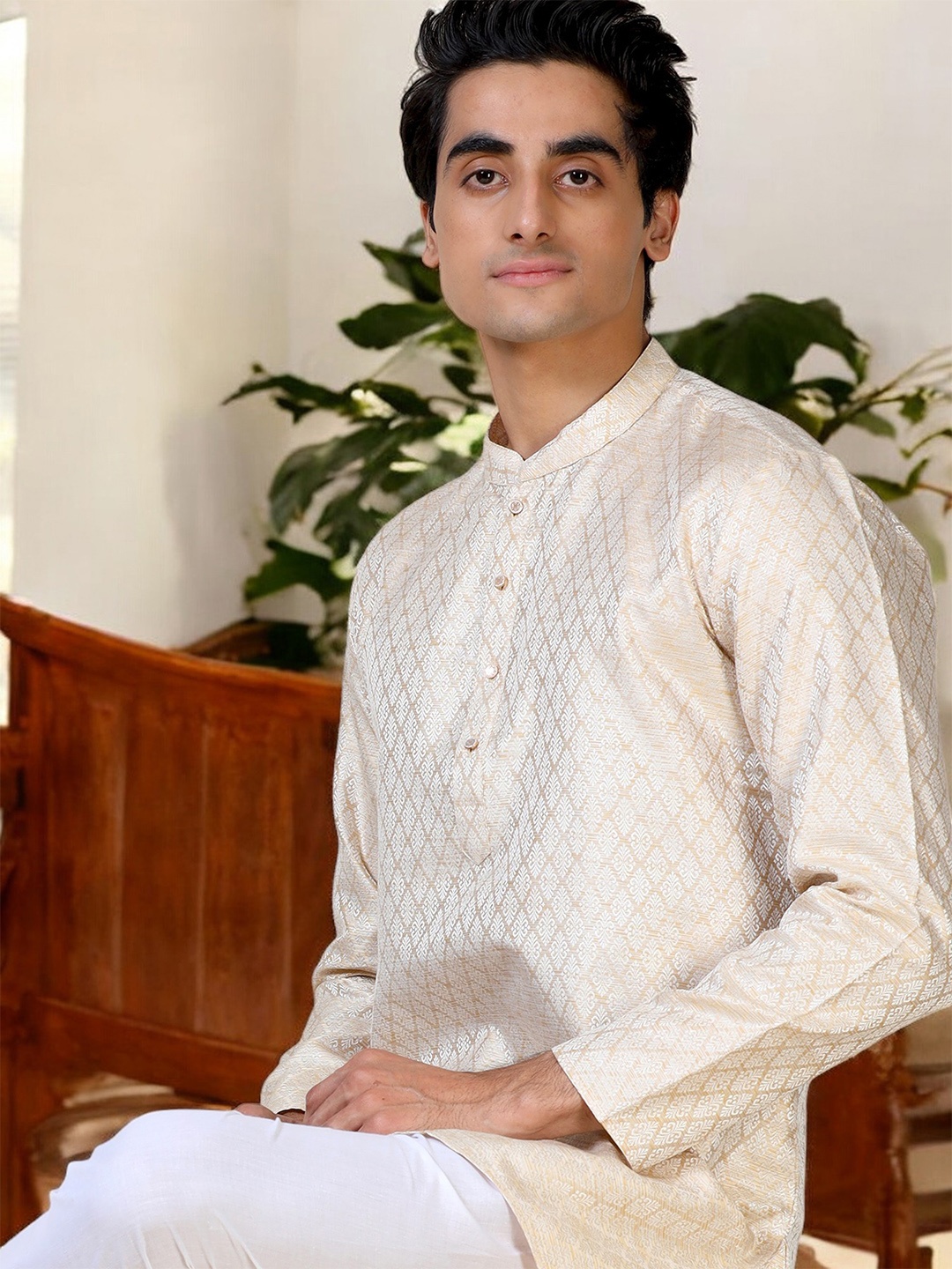 

TATTVA Geometric Mandarin Collar Chikankari Kurta, Beige