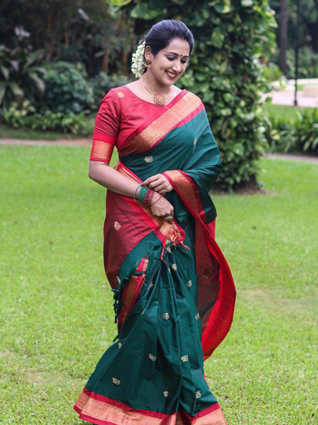 

bansari textiles Woven Design Zari Pure Silk Kanjeevaram Saree, Green