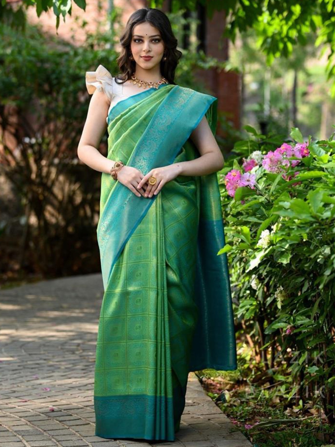 

bansari textiles Woven Design Zari Pure Silk Kanjeevaram Saree, Lime green