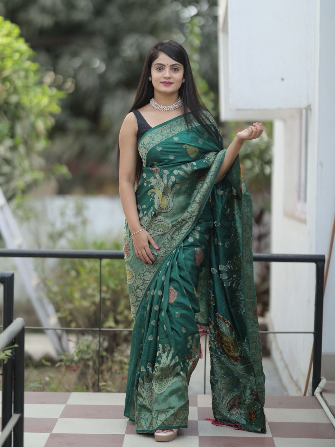 

bansari textiles Ethnic Motifs Woven Design Zari Jute Silk Banarasi Saree, Green