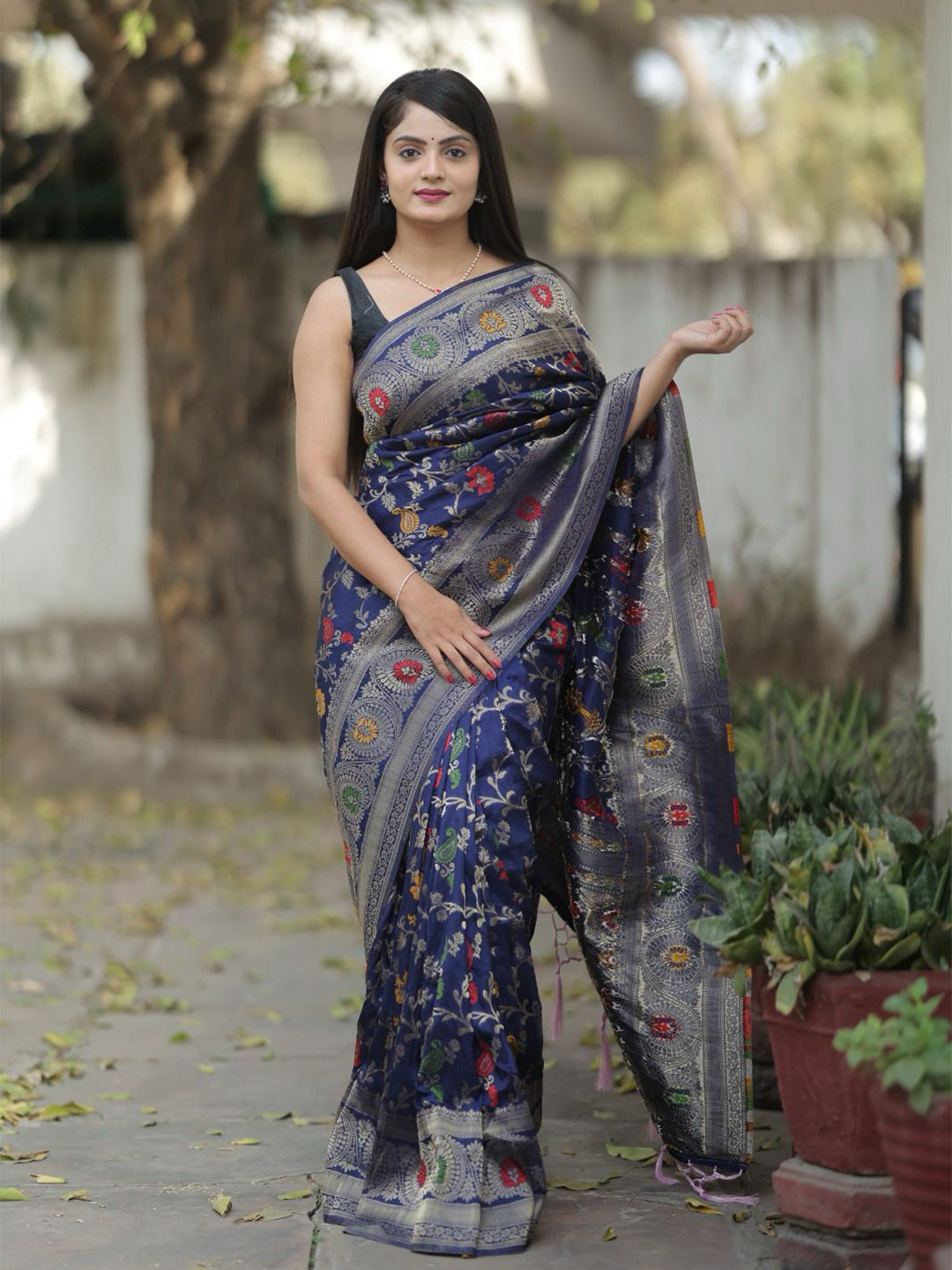 

bansari textiles Ethnic Motifs Woven Design Zari Jute Silk Banarasi Saree, Blue