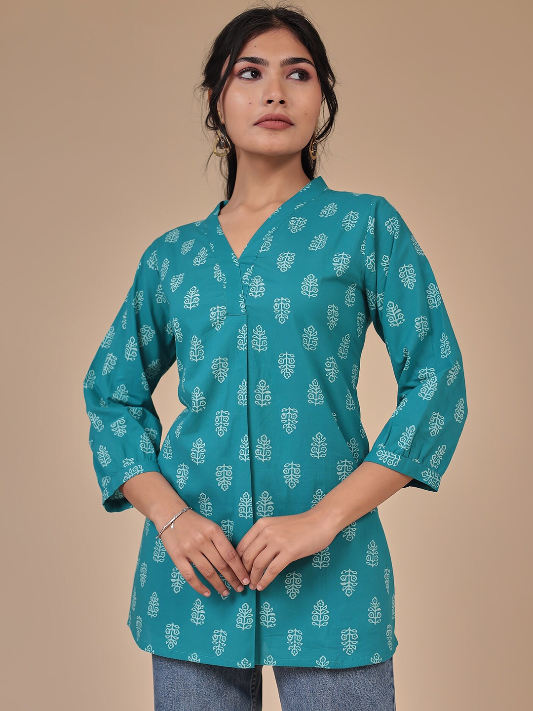 

ZARI Ethnic Motifs Printed V-Neck Cotton Tunic, Green