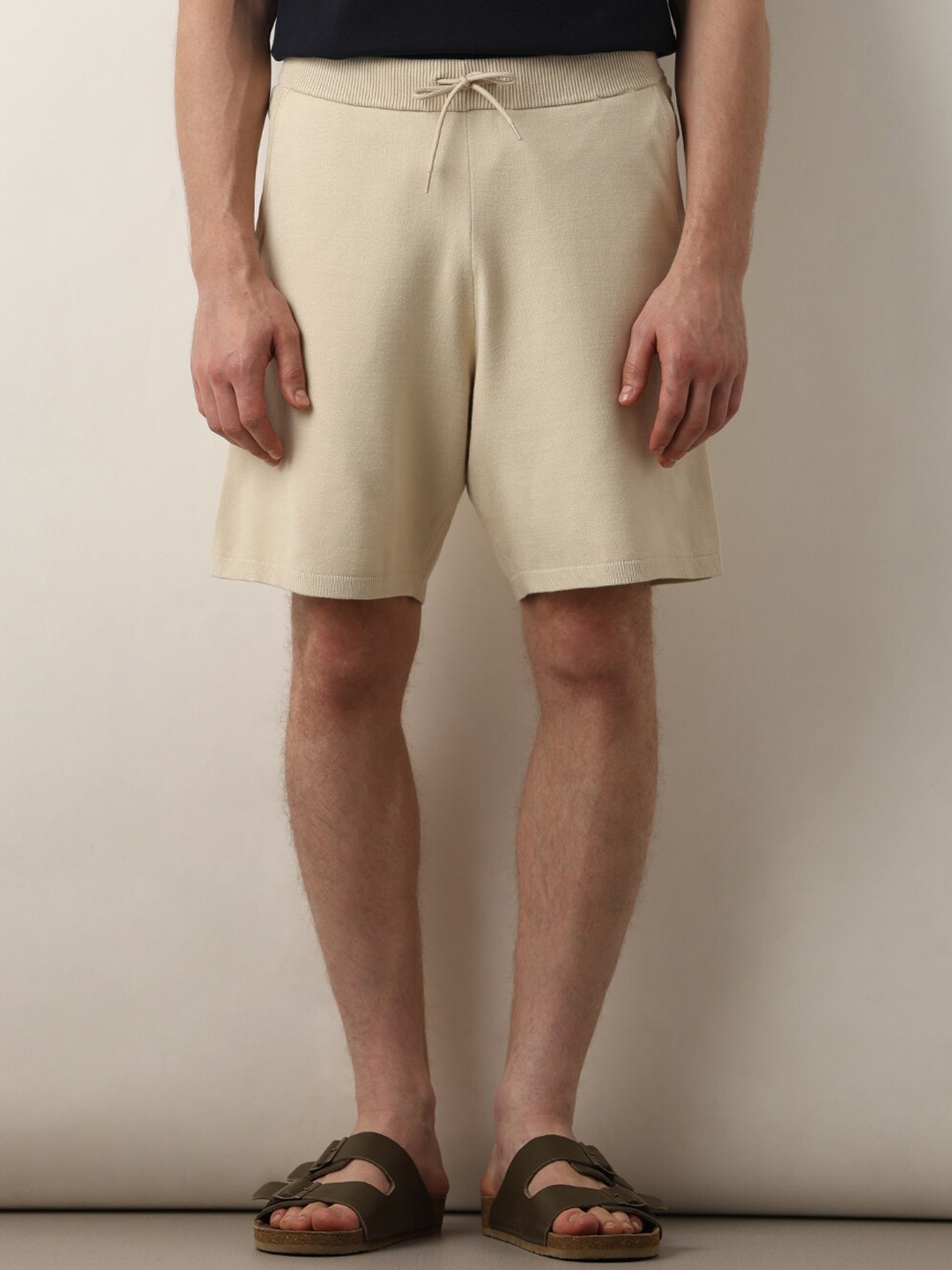 

SELECTED Men Mid Rise Shorts, Beige