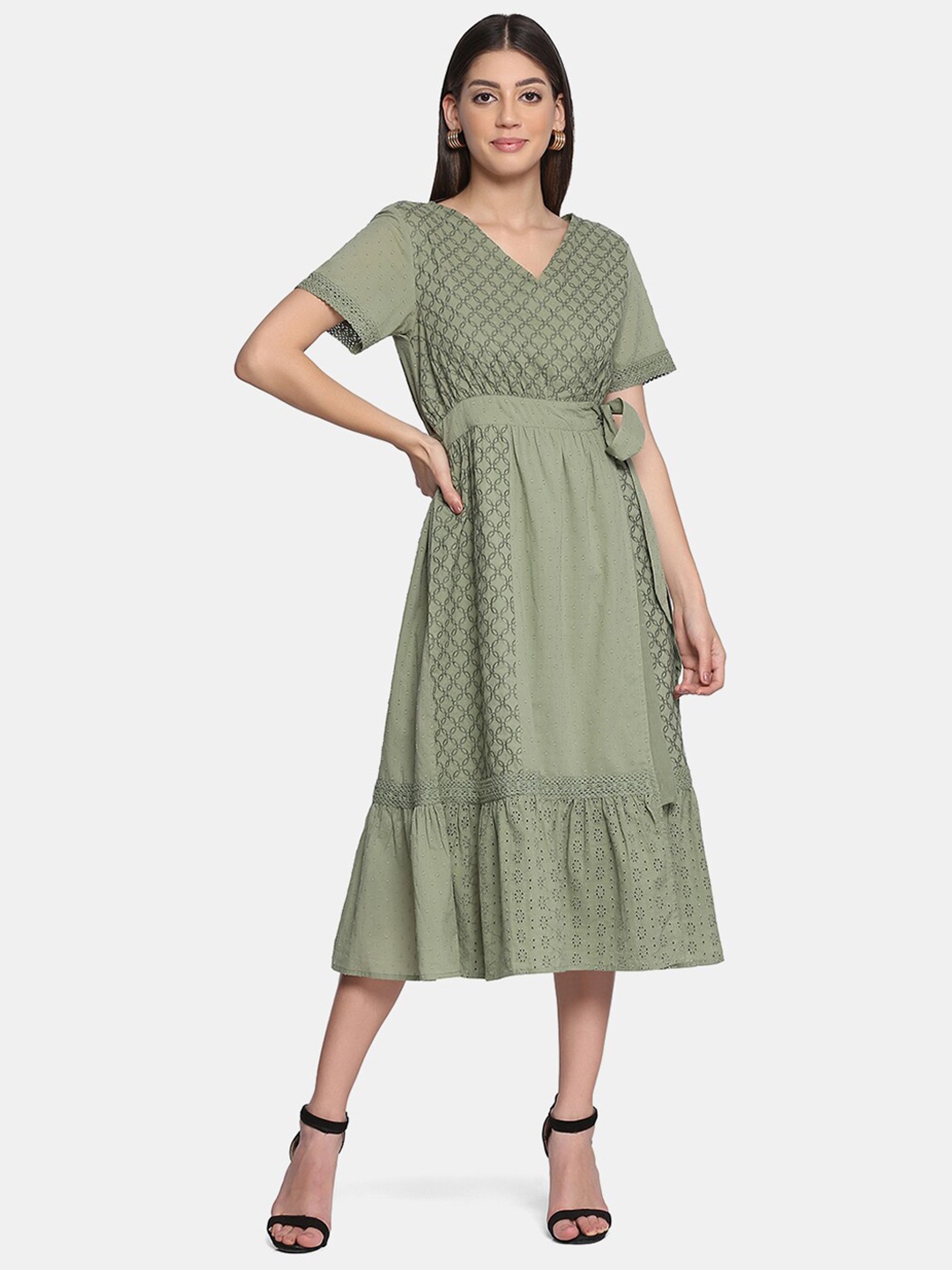 

Saanjh Green V Neck Short Sleeves Thread Work Indie Prints Anarkali Kurta