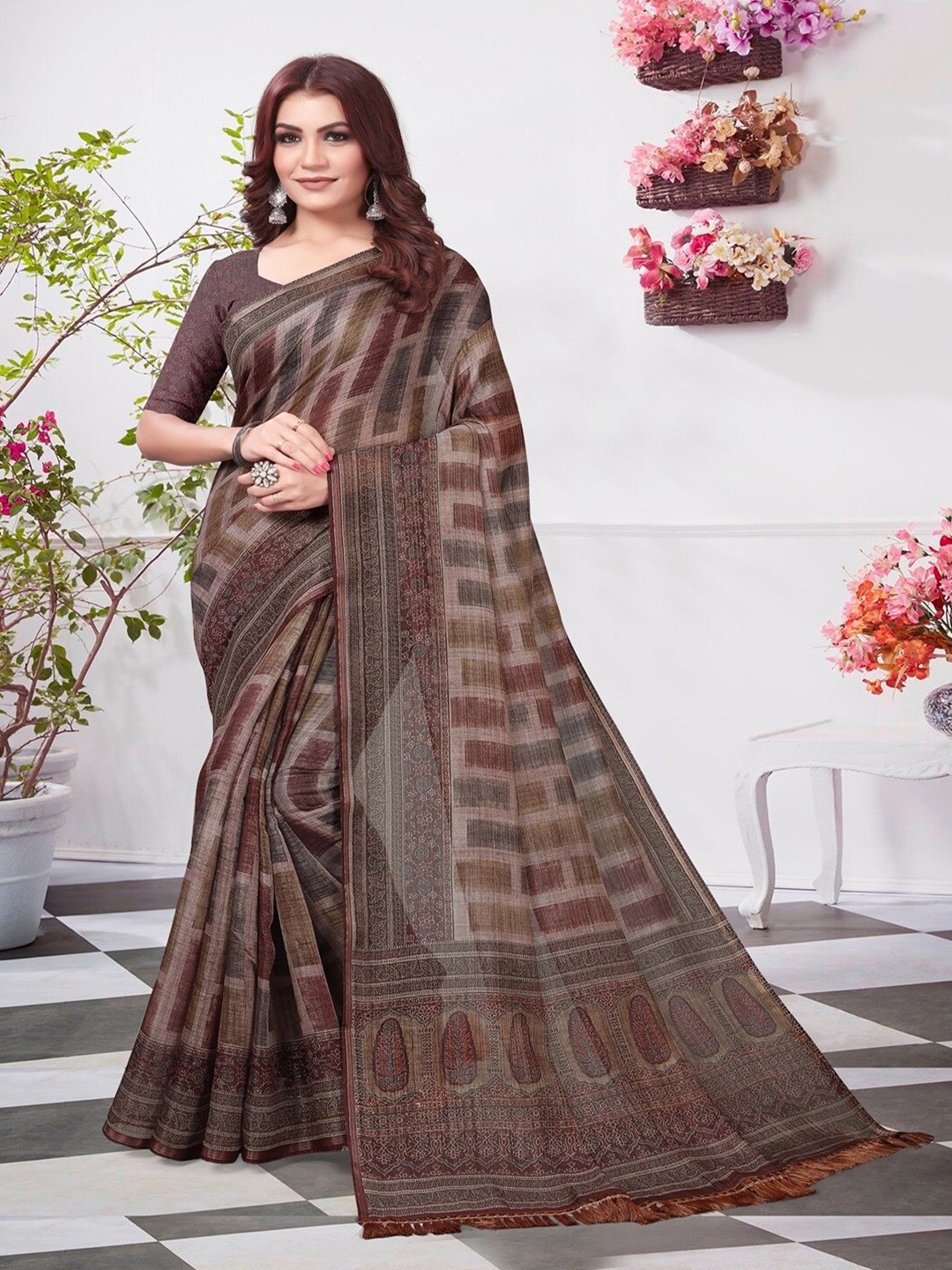 

ARYZE Ethnic Motifs Art Silk Saree, Pink